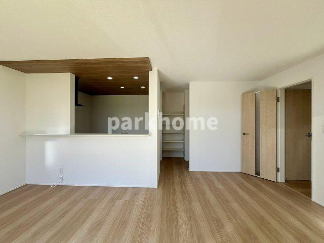 土佐市蓮池 -3期2棟2- 新築戸建ての居間・リビング