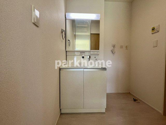 土佐市蓮池 -3期2棟2- 新築戸建ての独立洗面台