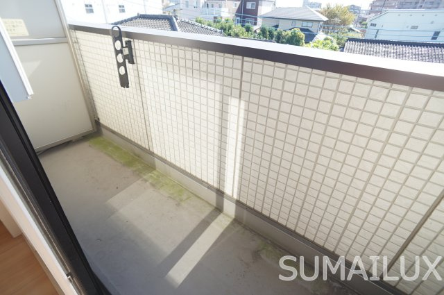 熊本市南区出仲間５丁目のアパートのバルコニー