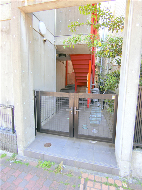 千鳥町ロッソコルサのエントランス|エントランス