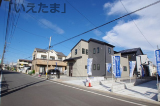 【前面道路含む現地写真】 | 【仲介手数料無料！！】日野市旭が丘5丁目　新築戸建て（全10棟）1号棟　5280万円 | 突き当りに三和旭が丘店があります。