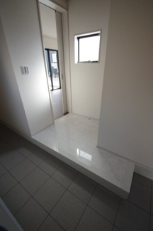 【玄関】 | 【仲介手数料無料！！】日野市旭が丘5丁目　新築戸建て（全10棟）1号棟　5280万円