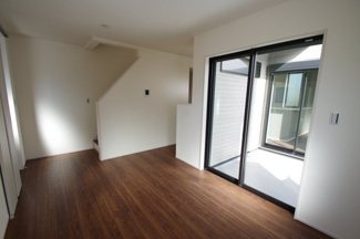 【居間・リビング】 | 【仲介手数料無料！！】日野市旭が丘5丁目　新築戸建て（全10棟）1号棟　5280万円 | リビングスペース