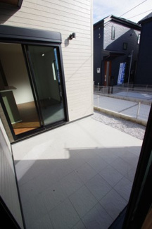 【庭】 | 【仲介手数料無料！！】日野市旭が丘5丁目　新築戸建て（全10棟）1号棟　4799万円 | テラス