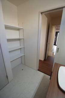 【収納】 | 【仲介手数料無料！！】日野市旭が丘5丁目　新築戸建て（全10棟）1号棟　5280万円 | 洗面所内の稼働棚