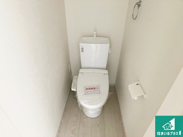 姫路市河間町　第1期　新築一戸建てのトイレ|1・2階の2ヶ所にあるので、朝の忙しい時間の順番待ちもなく、深夜の利用にも大変便利です。