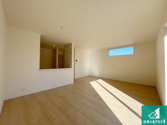 赤穂市板屋町　第2期　新築一戸建ての居間・リビング|シンプルなリビングは、観葉植物等のインテリアを楽しめますね！パパ好みにも、ママ好みにも家具次第で雰囲気を変えることができます！