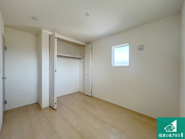 赤穂市板屋町　第2期　新築一戸建ての洋室|収納スペースが充実しているので子供の成長に合わせてたくさん収納ができます！家族構成に合わせた様々な活用ができる収納！