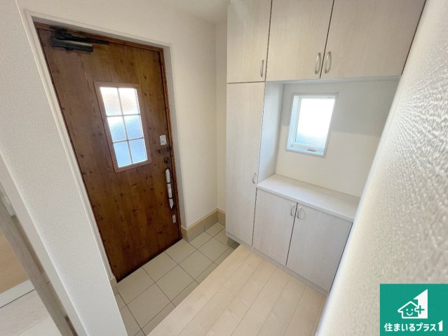 赤穂市板屋町　第2期　新築一戸建ての玄関|シューズボックスにはたくさんの靴が収納できるので玄関周りはいつもスッキリ！ご家族が増えても安心！