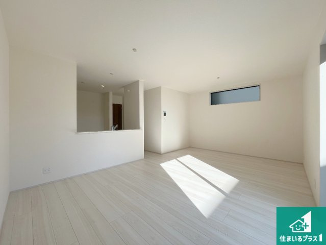 赤穂市板屋町　第2期　新築一戸建ての居間・リビング|子供を見守りながらお料理が出来るため家族のコミュニケーションか増えます♪スペースが広く確保されている為お子様が大きくなったときは一緒に料理を楽しめます♪