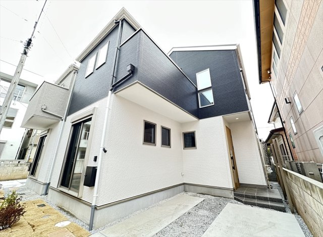 【外観】 | 志木市柏町1丁目　新築一戸建住宅　全2棟　(志木本店) | お車をお持ちの方に嬉しいカースペース付き