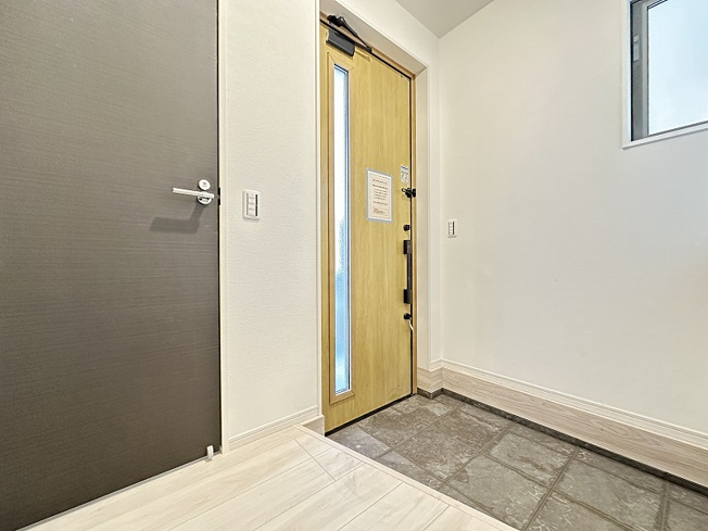 【玄関】 | 志木市柏町1丁目　新築一戸建住宅　全2棟　(志木本店) | 来客時も印象の良い、すっきりとした玄関