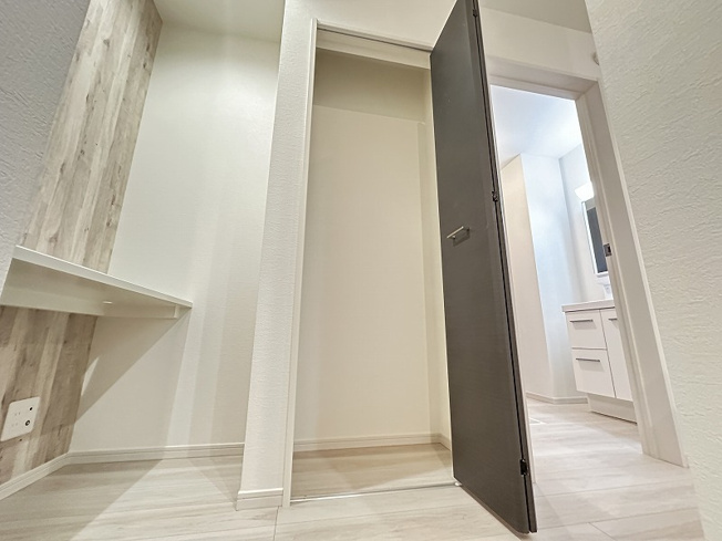 【居間・リビング】 | 志木市柏町1丁目　新築一戸建住宅　全2棟　(志木本店) | 生活感を抑えられる、収納豊富なリビング