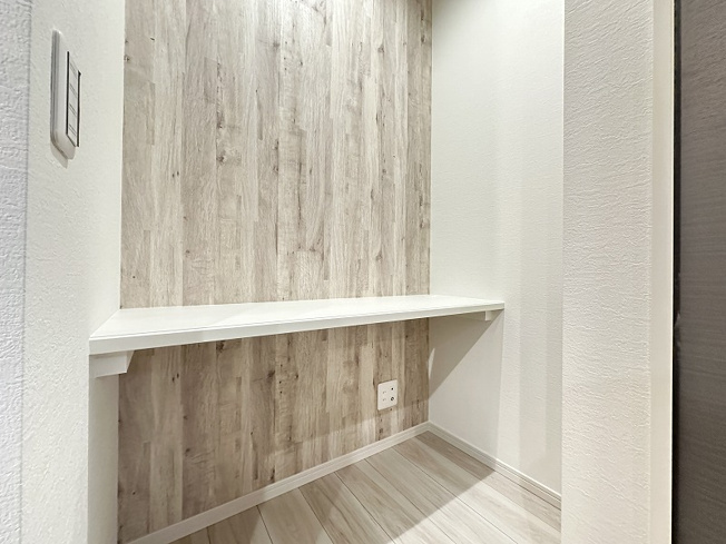 【居間・リビング】 | 志木市柏町1丁目　新築一戸建住宅　全2棟　(志木本店) | 家族の気配を感じられるスタディカウンター付きリビング