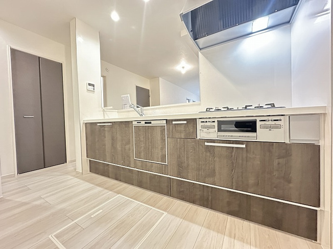 【キッチン】 | 志木市柏町1丁目　新築一戸建住宅　全2棟　(志木本店) | 食器洗い乾燥機を備えたキッチン