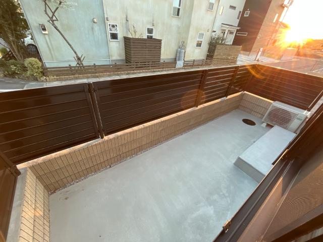 ウォーターミル十一番館のバルコニー|専用庭