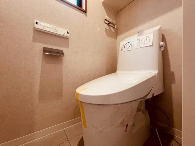 【トイレ】 | 練馬区南大泉４丁目　中古戸建て | コンパクトながらも快適に使えるトイレ。家族みんなにやさしい設計