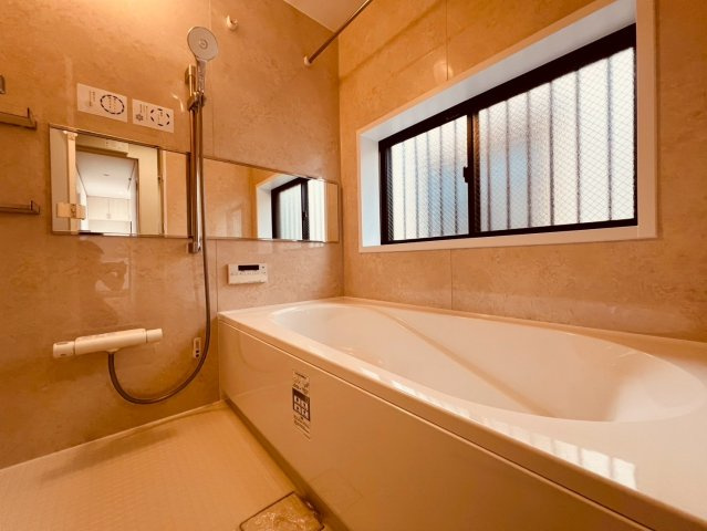 【浴室】 | 練馬区南大泉４丁目　中古戸建て | 上質なデザインと機能性を兼ね備えた浴室で疲れを癒しませんか