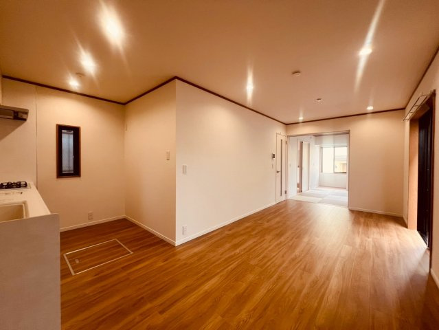 【居間・リビング】 | 練馬区南大泉４丁目　中古戸建て | 居心地の良さとデザイン性を兼ね備えたリビングダイニング