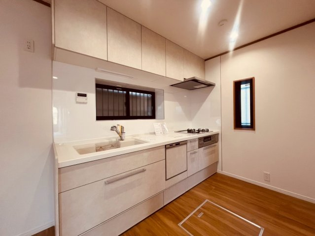 【キッチン】 | 練馬区南大泉４丁目　中古戸建て | 料理が楽しくなる、明るく清潔感のあるキッチン