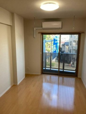 【居間・リビング】 | ヴィーアセッテ | 6.6帖の洋室。