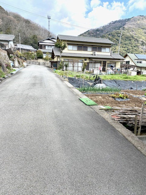宮置M売地の前面道路含む現地写真