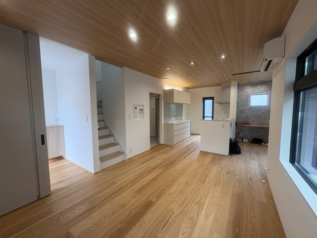 南梅本建売住宅の居間・リビング