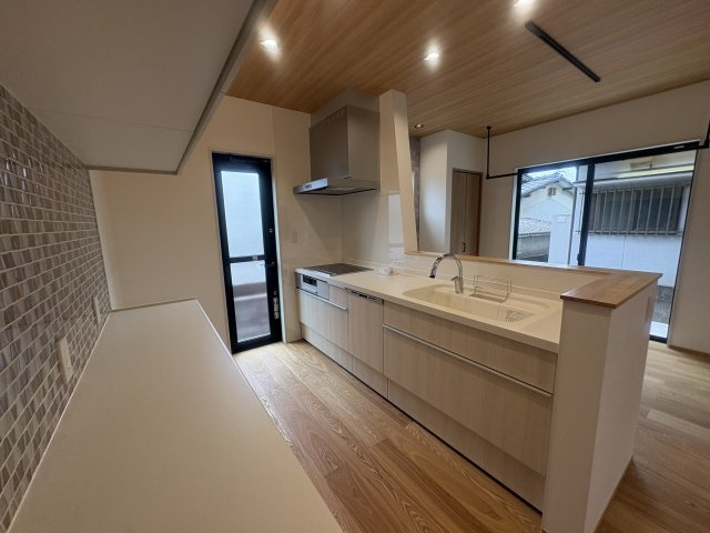 南梅本建売住宅のキッチン