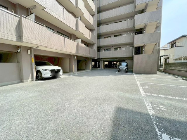 ベルメゾンの駐車場