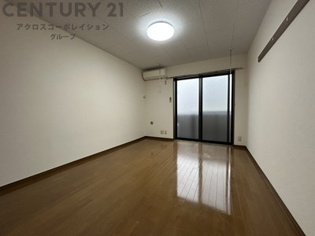 南向きで陽当り良好な洋室８帖の大きな１Kです！