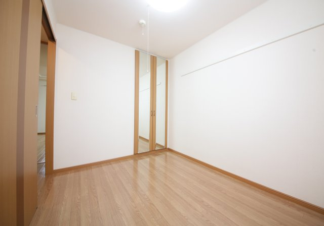 サンハイツの洋室