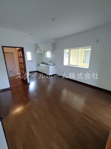 シティハイツ住吉Aの居間・リビング|同建物内別部屋の写真です。