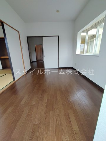 シティハイツ住吉Aの居間・リビング|同建物内別部屋の写真です。