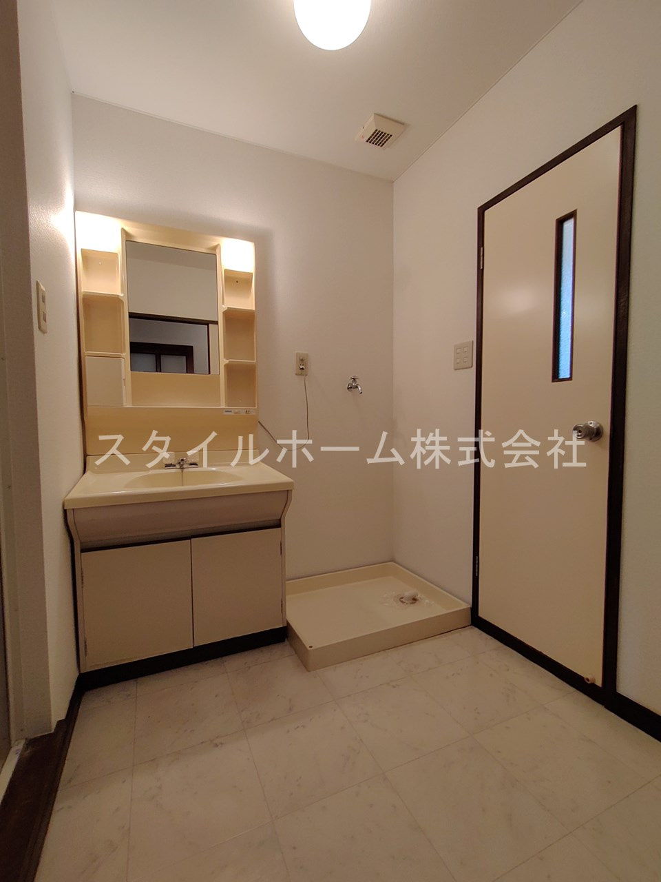 シティハイツ住吉Aの洗面所|同建物内別部屋の写真です。