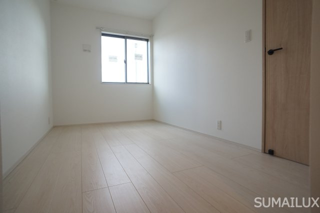 ネオステージ龍田の洋室