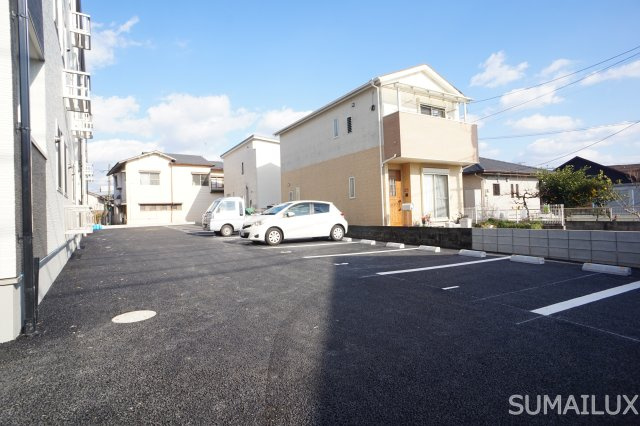 ネオステージ龍田の駐車場