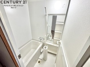 約1坪サイズのお風呂で足を伸ばして入浴できます☆
