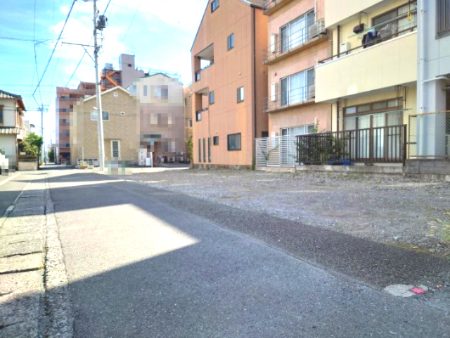 売土地　静岡市駿河区稲川３丁目の前面道路含む現地写真