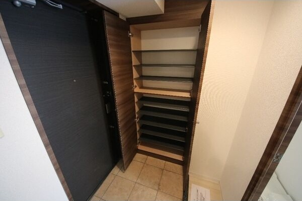 ライブコート丸の内の玄関