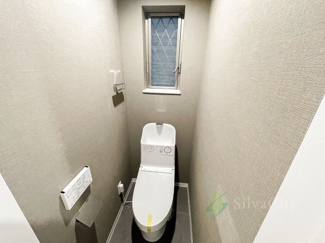 【トイレ】 | 世田谷区千歳台5丁目 | 清潔感と落ち着きに配慮されたトイレスペース。シンプルで洗練された空間が、毎日を快適に支えてくれます。 