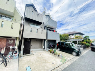 【外観】 | 世田谷区千歳台5丁目 | シンプルながら洗練されたフォルムが映える一戸建て。住まいとしての機能性と美しさを兼ね備えた邸宅です。 