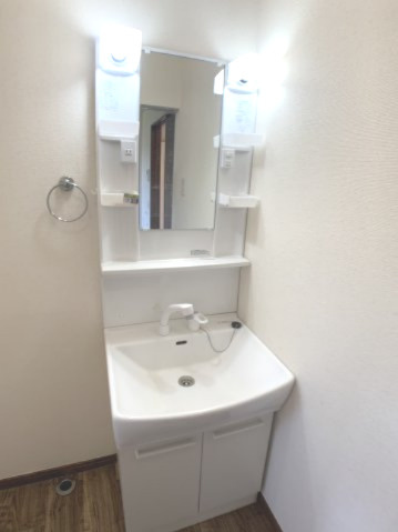 ガーデンヒルズの洗面所|別部屋反転間取のお写真になります。参考にご覧くださいませ。