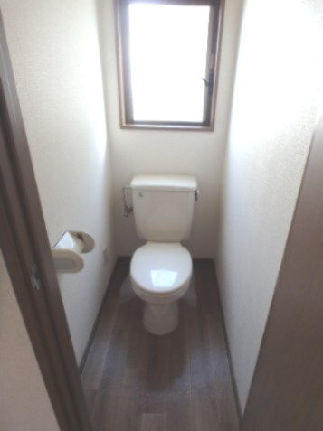 ガーデンヒルズのトイレ|別部屋反転間取のお写真になります。参考にご覧くださいませ。