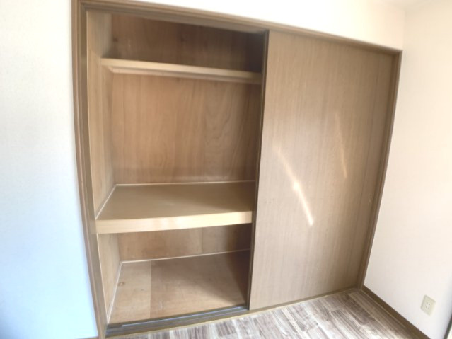 ガーデンヒルズの収納|別部屋反転間取のお写真になります。参考にご覧くださいませ。