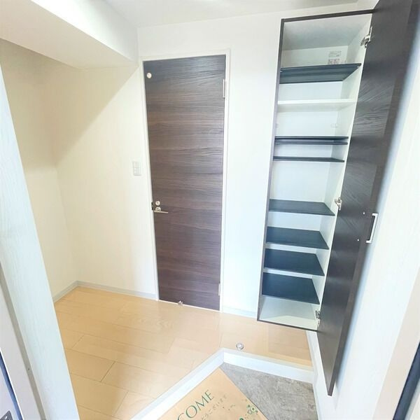 axis sakae Ⅴの玄関