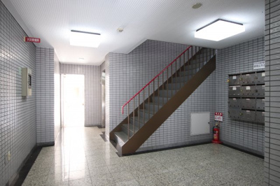 【エントランス】 | サンセルジュ深井