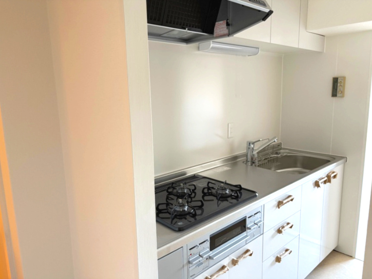 ベルヴィル朝霧のキッチン|リフォーム済みでピカピカです♪