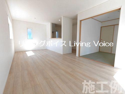【居間・リビング】 | 【仲介手数料０円】南足柄市向田第5　新築一戸建て | 南足柄市向田第5　新築一戸建て