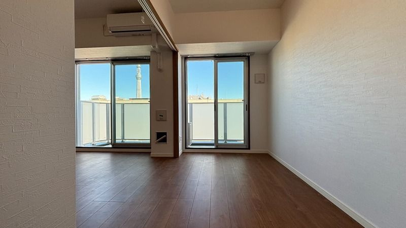 ルミーク浅草の洋室