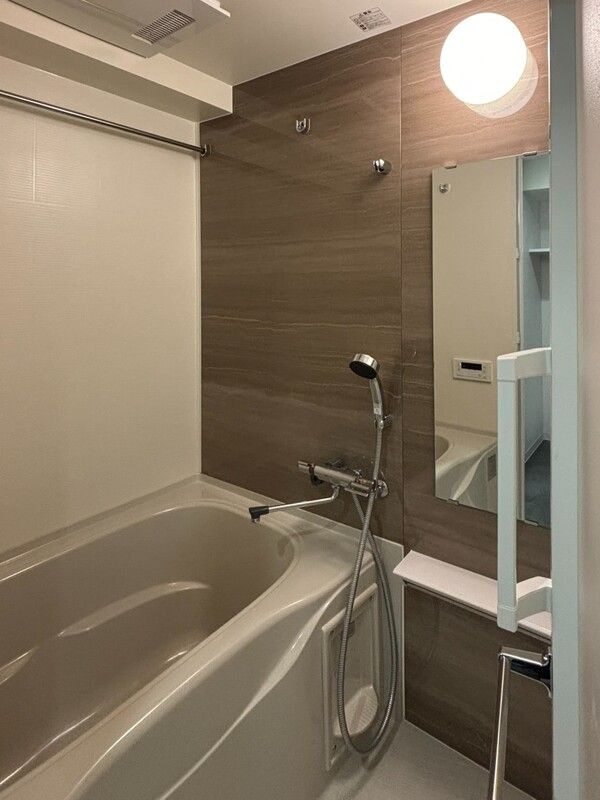 ルミーク浅草の浴室